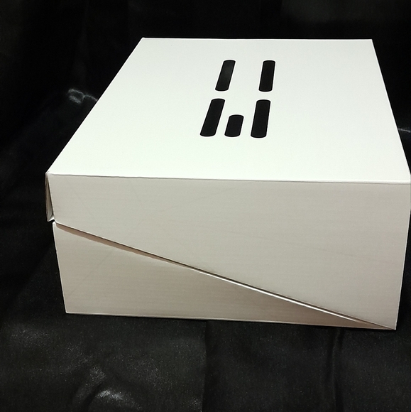 Air Jordan XXXVII BOX ONLY 9.5 Outside Sleve Does Have Flaws Some In Box - Picture 6 of 16